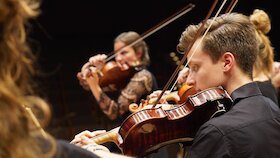 Bild: Together - Lehrende und Studierende musizieren zusammen