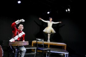 Bild: Der Zinnsoldat und die Papiertänzerin - von Roland Schimmelpfennig, frei nach Hans Christian Andersen