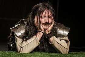 Bild: Man kann auch in die Höhe fallen - Theater der Keller