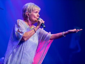 Bild: American Christmas Gospels - Dennis Jale, Donna Rhodes & The Morris Family - EW Passau