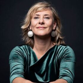 Bild: Of Witches, Queens & Heroines