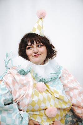 Bild: Teresa Reichl - mit „Grober Unfug“  -  90 Minuten ohne Pause!