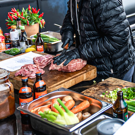 Bild: Männerabend - Feuer, Fleisch & Freundschaft