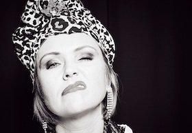 Bild: Die Nowak - Steinige Grüße von der grenzenlosen Wiese