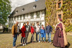 Bild: "Neues aus Schwätzlar" Klatsch und Tratsch mit Hofrätin Lange - Führung im Kostüm
