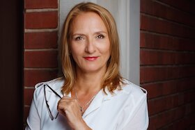 Bild: Lesereise quer Beet 2026 - Carla Berling liest aus "Glück für Wiedereinsteiger"