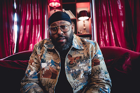 Bild: Lesung zwischen Buch und Beats mit David Mayonga aka Roger Rekless