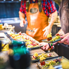 Bild: Fire & Finesse - Grillkunst für ambitionierte Genießer