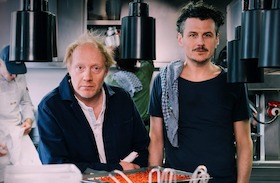 Bild: DAS RESTAURANT - Mit: Simon Schwarz und Manuel Rubey