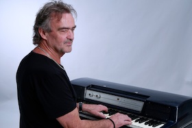 Bild: KulturBad Meinberg  Musik mit Joe Baker Pianosongs