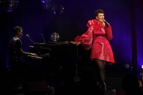 Bild: Gayle Tufts - Please Don`t Stop the Music