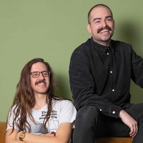 Bild: Häppchen & Sekt - Lukas Diestel und Jonathan Löffelbein, die Macher von Worst of Chefkoch, präsentieren ihre late-nightigste Show… bis jetzt.
