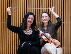 Bild: Lea & Esther Birringer, Violine und Klavier
