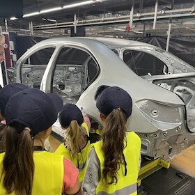 Bild: Stars for Kids: Faszination Karosserierohbau - Erlebe, wie Autos entstehen!