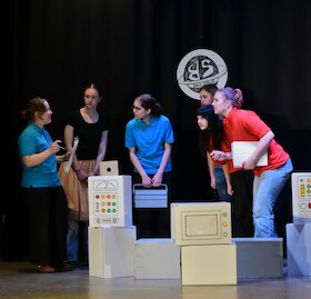 Bild: Die Theater Ag des Gymnasiums St. Paulusheim Bruchsal präsentiert: