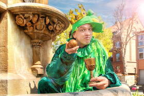 Bild: Der Froschkönig - interaktives Märchentheater - Open Air (Schloss Hubertus)