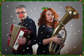 Bild: Frau Sonntag und ihr ständiger Begleiter - müssen Weihnachten feiern - Das Musik- Weihnachts- Ehekabarett für alle, die Lebkuchen lieben und/oder hassen