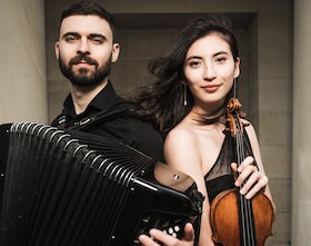 Bild: Duo Stringbreeze - Tanz durch die Epochen