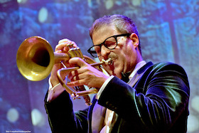 Bild: Ella & Louis Jazz Club im Holzhausenschlösschen - Thomas Siffling – Christmas Time Is Here