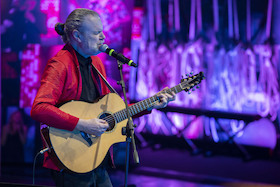 Bild: Beppe Gambetta im Folkclub Prisma e.V. Pforzheim - Italian acoustic guitarist and singer