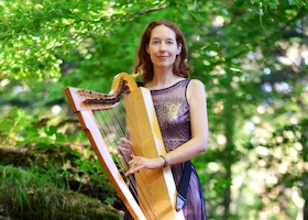 Bild: Nadia Birkenstock im Folkclub Prisma e.V. Pforzheim - Keltische Harfe und Gesang