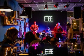 Bild: Voodoo Child live show - Club 27 - Eine Hommage an Jimi Hendrix, Janis Joplin, Jim Morrison, Brian Jones, Duane Allman, Robert Johnson und Amy Winehouse