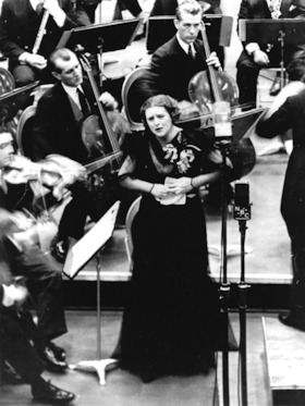 Bild: Lotte Lehmann: Anfang und Aufstieg - Open Air im Gutspark Groß Pankow