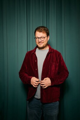 Bild: Maxi Gstettenbauer - mit „KOMPLETT ABSURD“