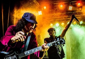 Bild: AC/DC-Duo by Members of AM/FM - Musikalisches Urgewitter im Duo-Format statt zahme Akustik Cover