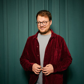 Bild: Maxi Gstettenbauer - KOMPLETT ABSURD