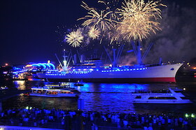 Bild: Blue Port Feuerwerks- und Lichterfahrt – CRUISE DAYS