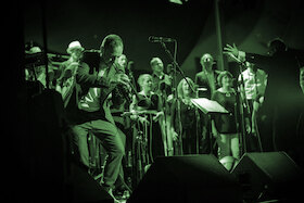 Bild: Joo Kraus und Freiburger Jazzchor