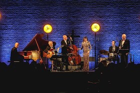 Bild: CHRIS HOPKINS´ Swinging Christmas - mit Engelbert Wrobel´s Swing Society feat. Shaunette Hildabrand