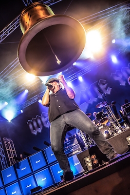 Bild: WE SALUTE YOU feat. Grand Foster (UK) - World biggest Tribute to ACDC