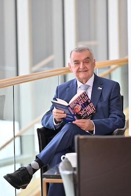 Bild: Herbert Reul zu Gast bei Thalia Bielefeld