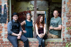 Bild: Cara "Our ship is ready", award winning celtic music, irish folk, Geige, Fiddle, Gudrun Walther