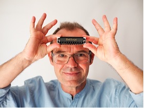 Bild: Quim Roca – Breathwork with harmonica