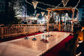 Bild: Eisstockschießen auf dem Bochumer Weihnachtsmarkt