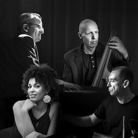 Bild: TOM SCHLÜTER TRIO Feat. Caroline Mhlanga