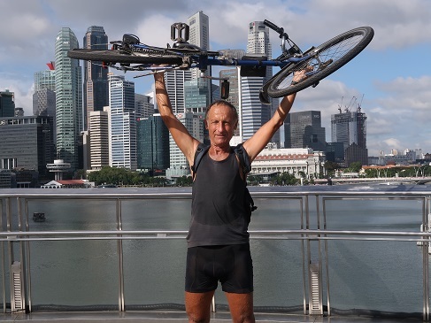 Bis zum Ende der längsten Straße - Eine Fahrradtour von Coswig nach Singapur 