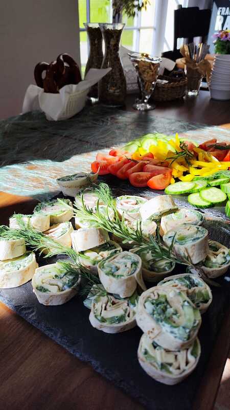 Mediterraner Brunch im Klostergarten