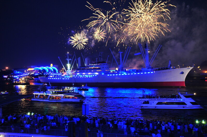 Blue Port Feuerwerks- und Lichterfahrt – CRUISE DAYS