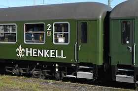 Bild: Dampfsonderzug zum Sekttag auf Schloss Henkell in Wiesbaden