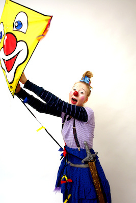 Bild: Glucks, die Drachenbezwingerin (ab 4) - Clowness Theater