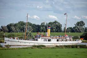 Emsrundfahrt von Leer (Hafenpromenade) Richtung Papenburg und zurück