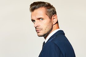 Bild: Florian Schroeder • im Theater am Aegi - Schluss jetzt! Der satirische Jahresrückblick