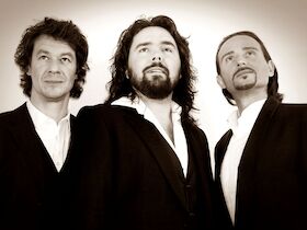 Bild: Die Jungen Tenöre - Adventszauber - Crossover der Extraklasse