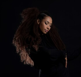 Bild: Tokunbo - TOKUNBO – Die Königin der leisen Töne stellt ihr neues Album im Pavillon vor