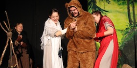 Bild: Theater GegenStand: Schneeweißchen und Rosenrot