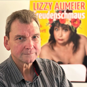 Bild: Bücherbühne: Andreas Stock - ... liest Lizzy Aumeiers "Freudenschmaus"